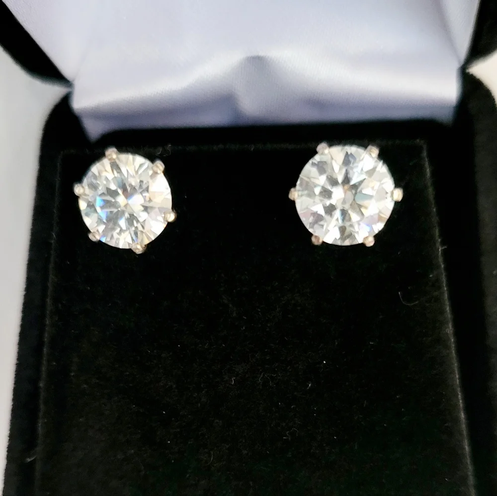 New 4ct Beautiful Moissanite Diamonds Stud Earrings - Picture 6 of 6